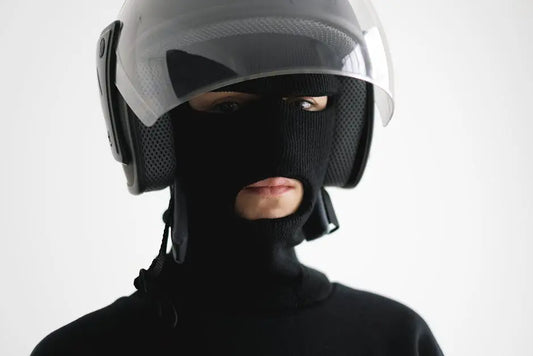 Qu'est-ce que l'Arai SZR VAS et pourquoi est-il populaire parmi les motards?