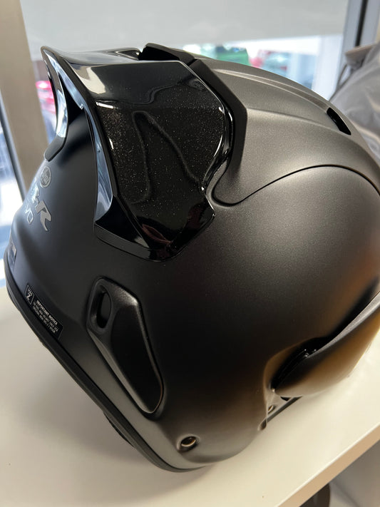 Spoiler arriere Arai szr vas & evo. vue 3/4 arriére noir brillant